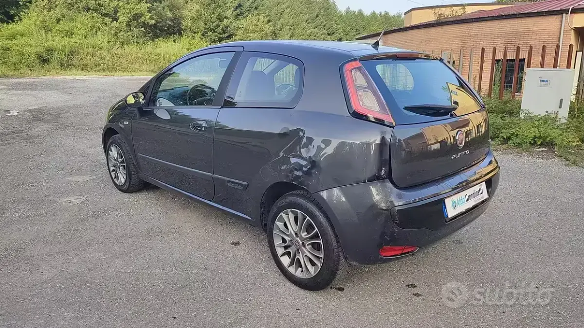 Usata Fiat Punto Evo Dynamic 69 CV (50 kW) 2011 Nero Utilitaria