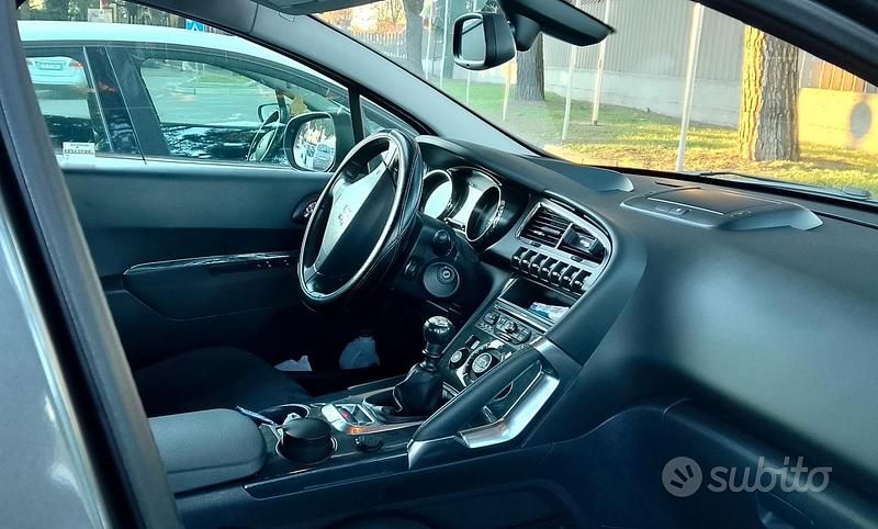 Usata Peugeot 3008 Premium 112 CV (82 kW) 2011 Grigio Station wagon