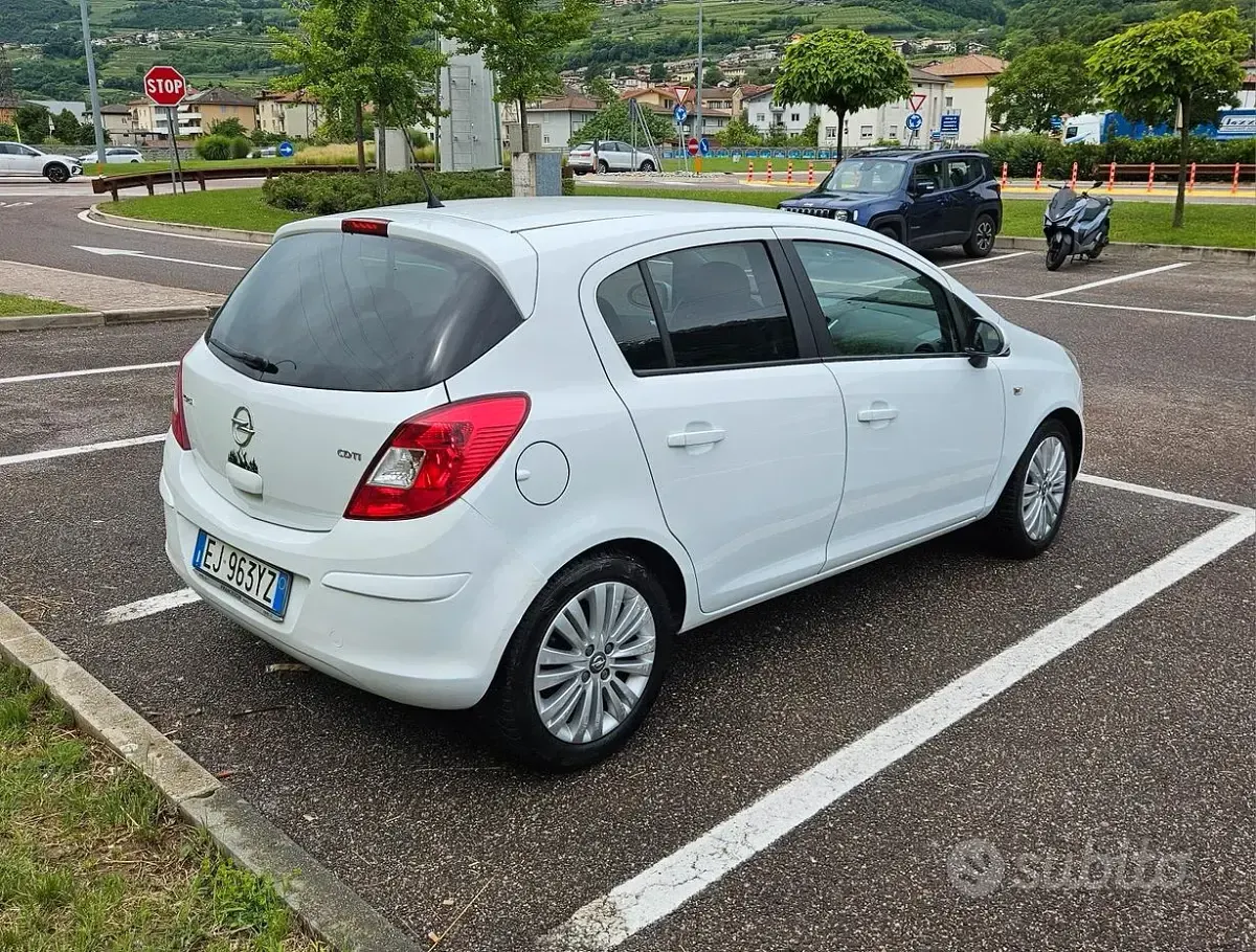 Usata Opel Corsa 75 CV (55 kW) 2011 Bianco Utilitaria