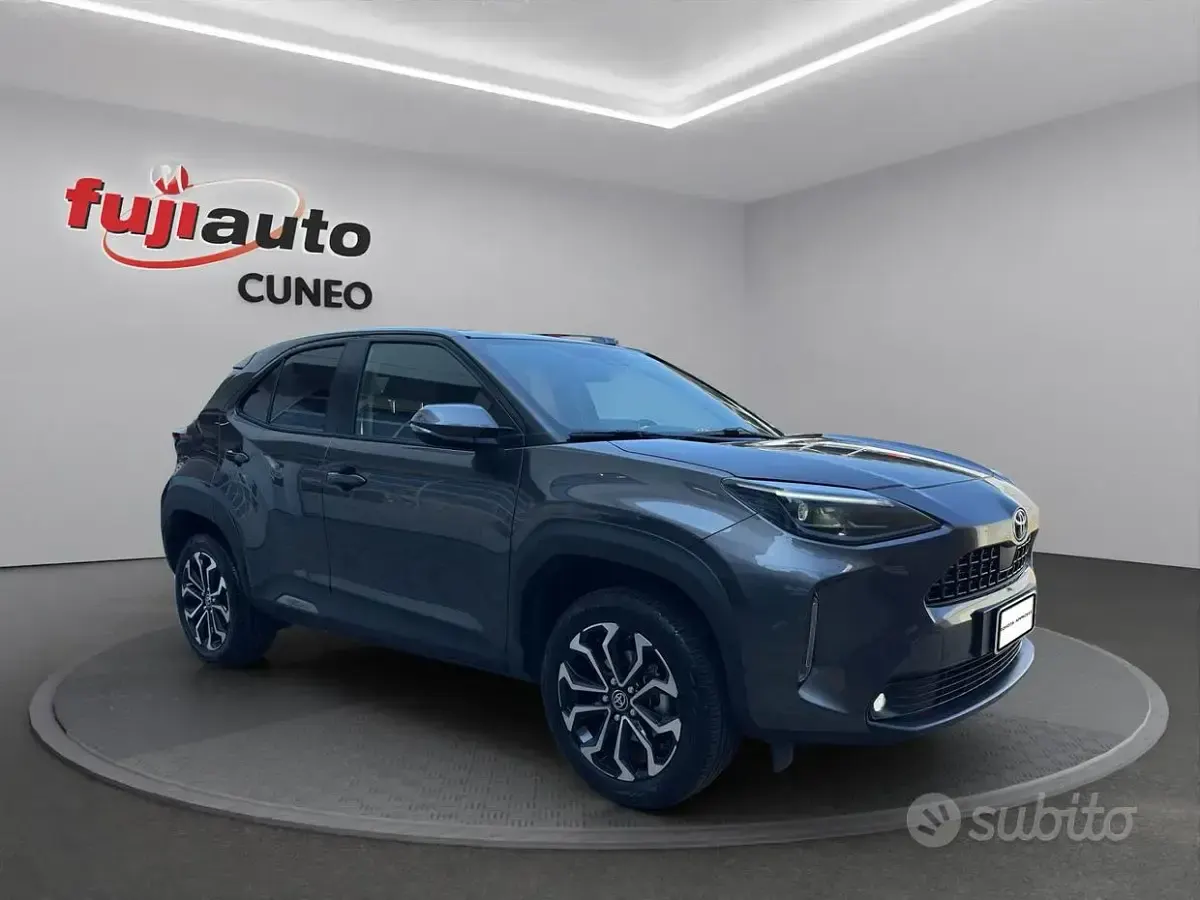 Usata Toyota Yaris Cross Trend 116 CV (85 kW) 2022 Grigio SUV