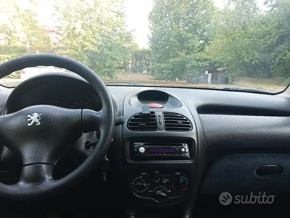 Usata Peugeot 206 75 CV (55 kW) 2000 Grigio Utilitaria