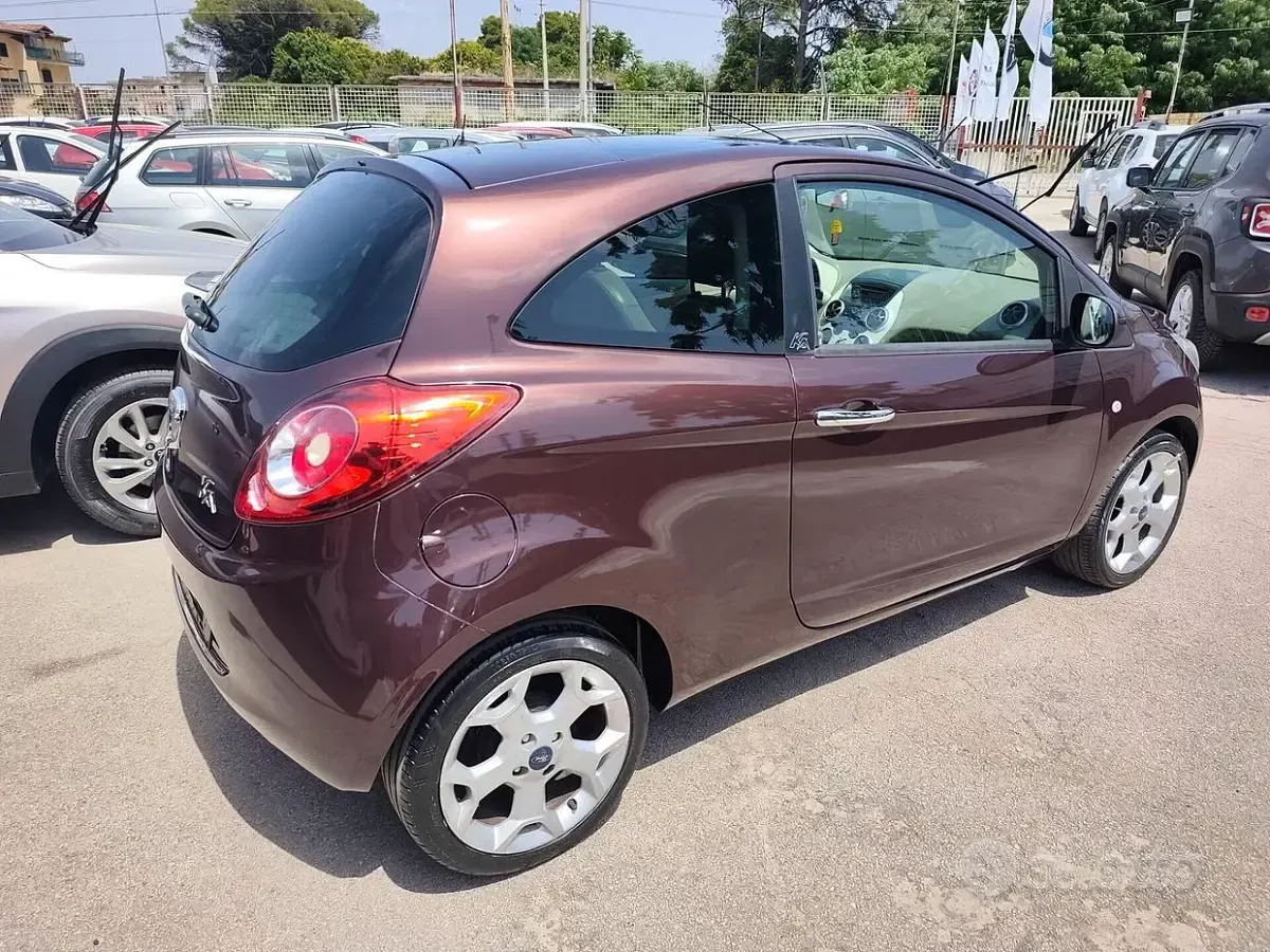 Usata Ford Ka Titanium 69 CV (50 kW) 2011 Rosso Utilitaria