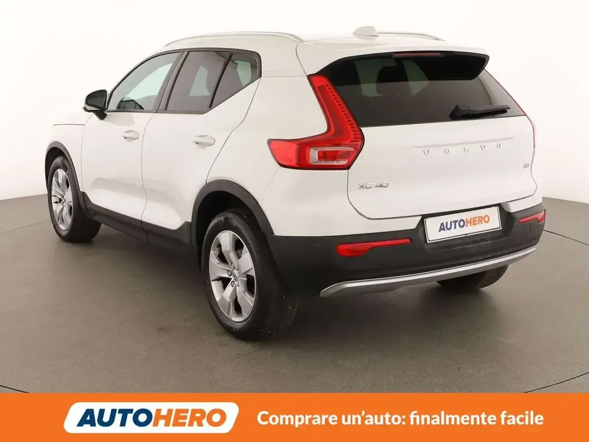 Gebraucht Volvo XC40 Momentum 150 PS (110 kW) 2018 Weiß SUV