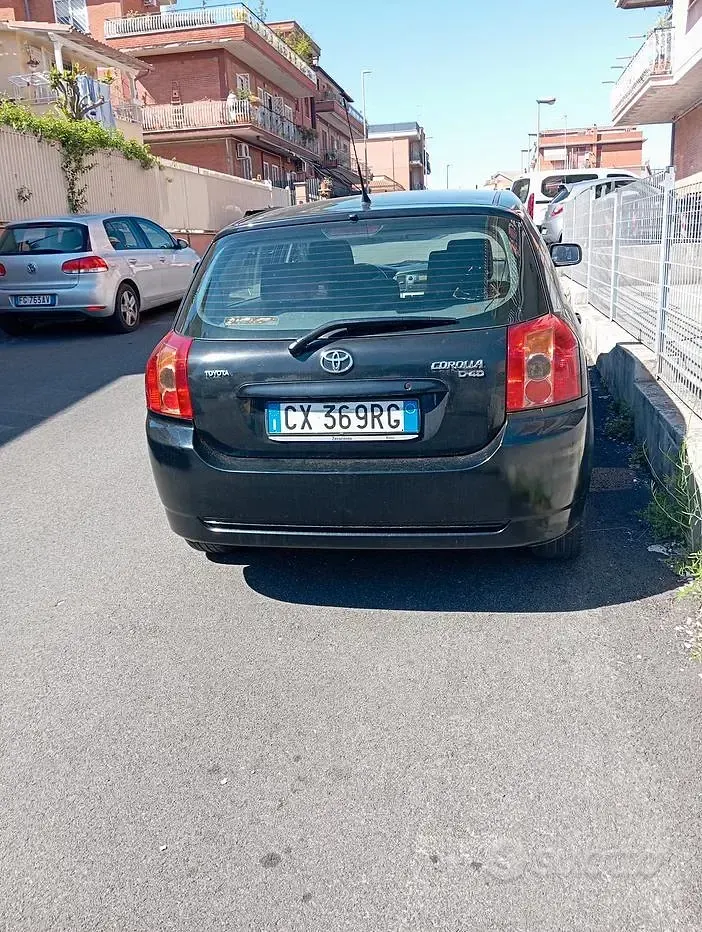 Usata Toyota Corolla 90 CV (66 kW) 2005 Nero Berlina
