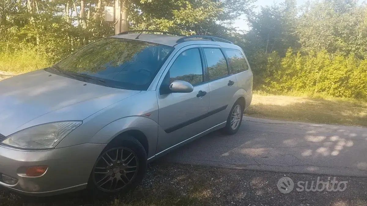 Usata Ford Focus 90 CV (66 kW) 2000 Grigio Station wagon