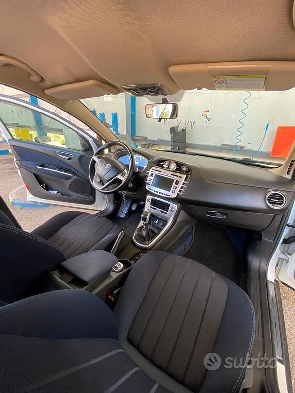 Usata Lancia Delta Silver 130 CV (95 kW) 2014 Bianco Utilitaria