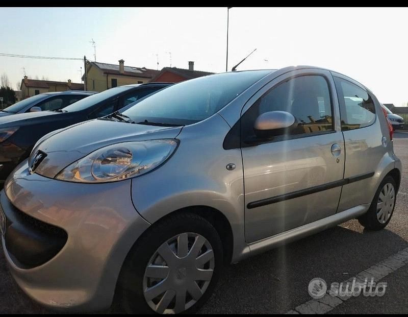 Usata Peugeot 107 54 CV (39 kW) 2007 Grigio Utilitaria