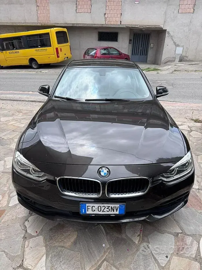 Usata BMW 318 150 CV (110 kW) 2017 Marrone Berlina