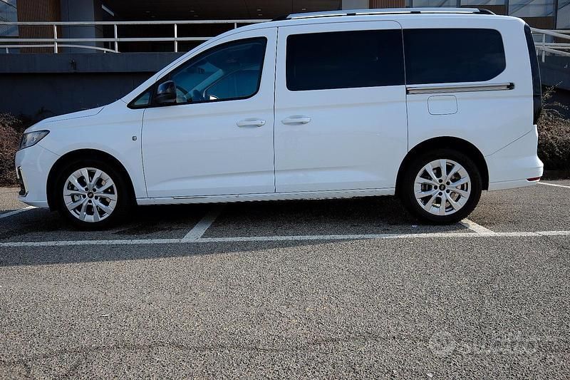 Usata Ford Tourneo Connect 2024 Bianco Monovolume