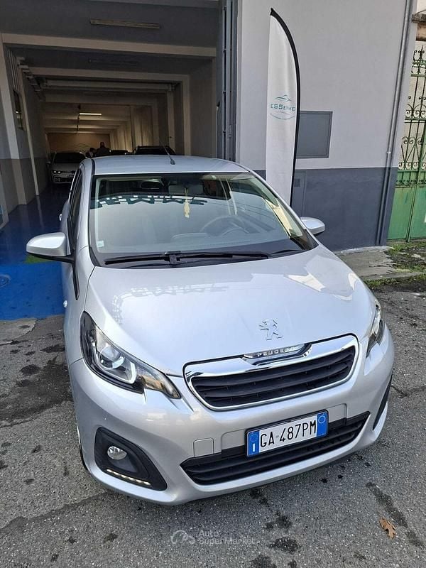 Usata Peugeot 108 Allure 72 CV (52 kW) 2020 Argento Utilitaria