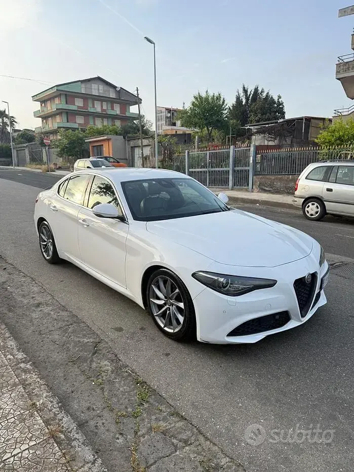 Usata Alfa Romeo Giulia 150 CV (110 kW) 2016 Bianco Berlina