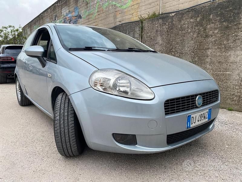 Usata Fiat Grande Punto 75 CV (55 kW) 2007 Grigio Utilitaria