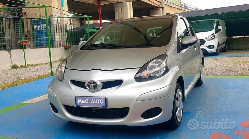 Usata Toyota Aygo Connect Style 68 CV (50 kW) 2011 Grigio Utilitaria