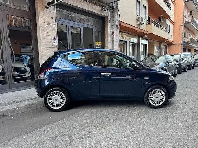 Usata Lancia Ypsilon Gold 95 CV (69 kW) 2017 Blu Utilitaria