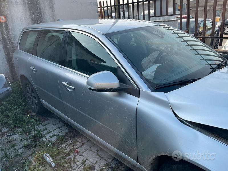 Usata Volvo V70 136 CV (100 kW) 2013 Grigio Station wagon