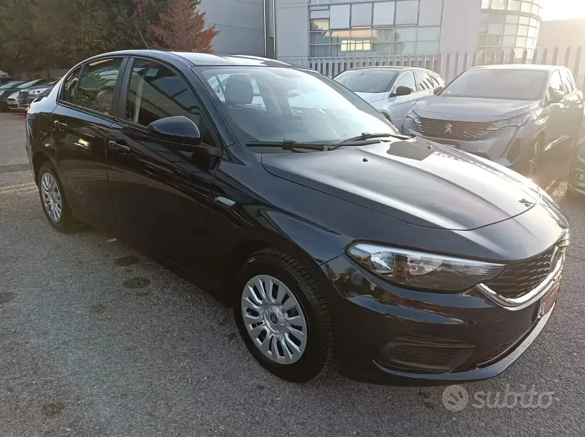 Usata Fiat Tipo Lounge 95 CV (69 kW) 2018 Blu Berlina