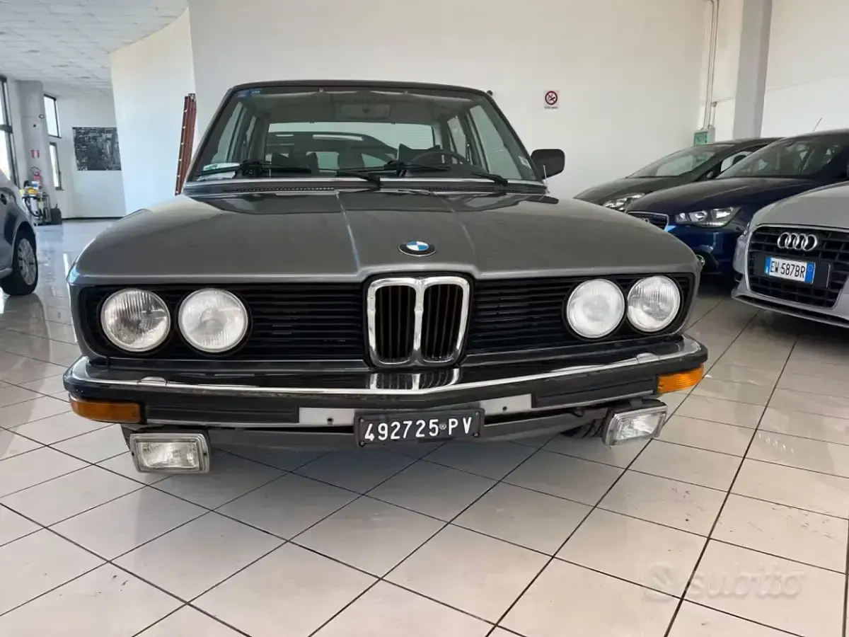 Usata BMW 518 90 CV (66 kW) 1981 Grigio Berlina