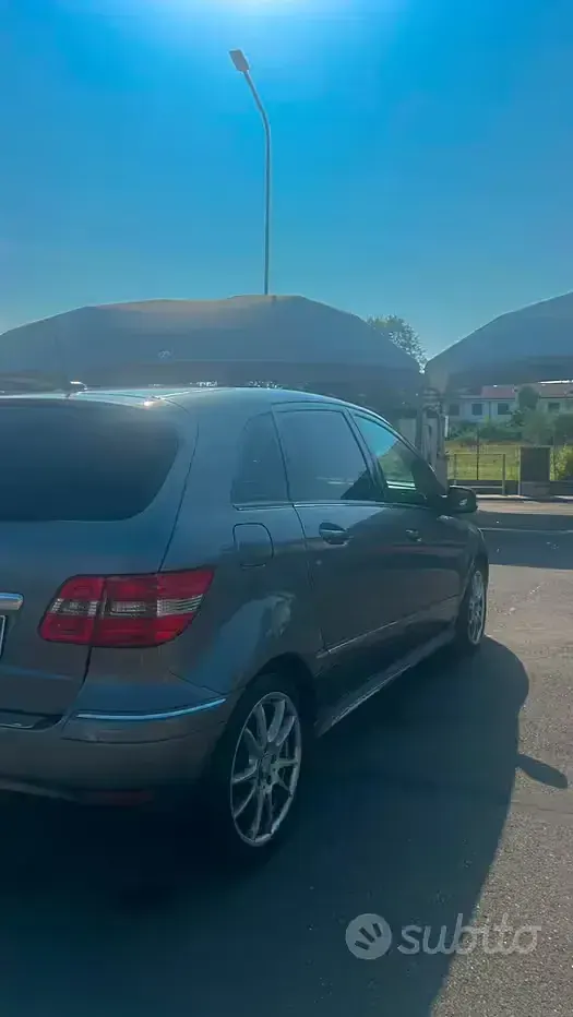Usata Mercedes B150 95 CV (69 kW) 2010 Grigio Monovolume