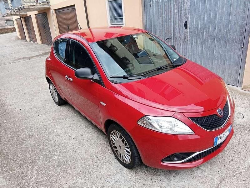 Usata Lancia Ypsilon Silver 69 CV (50 kW) 2017 Utilitaria
