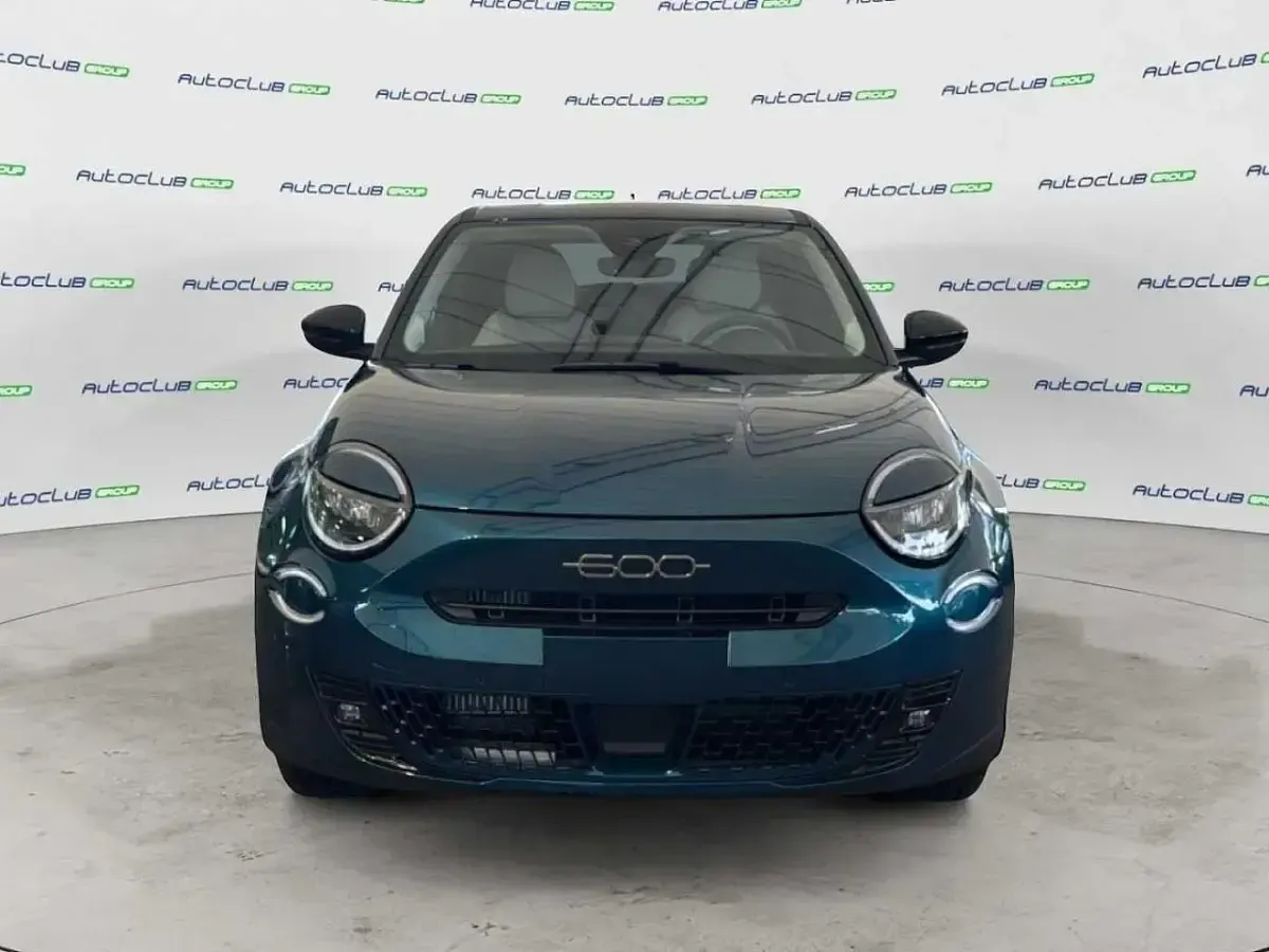 Nuova Fiat 600 La Prima 110 CV (80 kW) 2026 Verde SUV