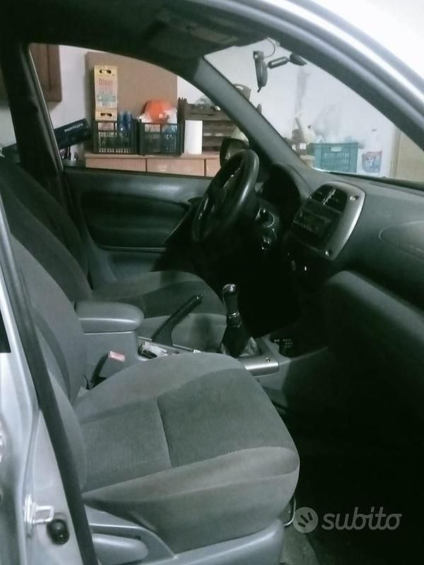 Usata Toyota RAV4 2003 Grigio SUV