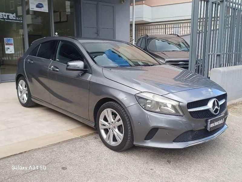 Usata Mercedes A180 109 CV (80 kW) 2015 Grigio Berlina
