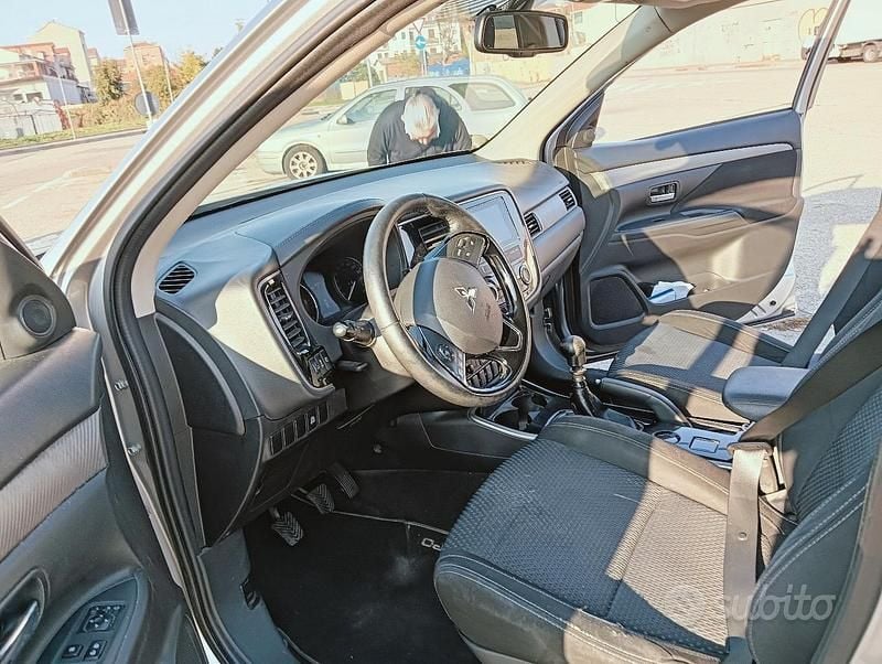 Usata Mitsubishi Outlander 150 CV (110 kW) 2019 Grigio SUV