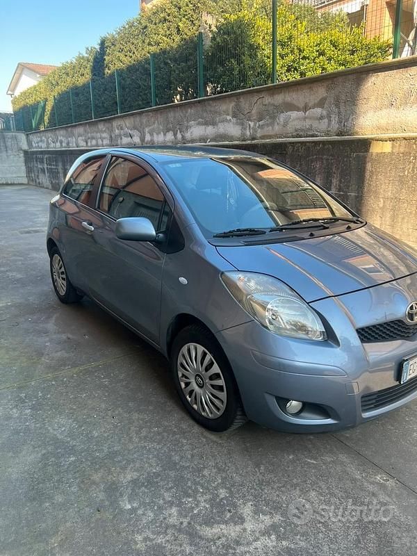 Usata Toyota Yaris 69 CV (50 kW) 2010 Utilitaria
