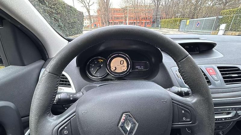 Usata Renault Mégane III Dynamique 102 CV (75 kW) 2010 Nero Station wagon