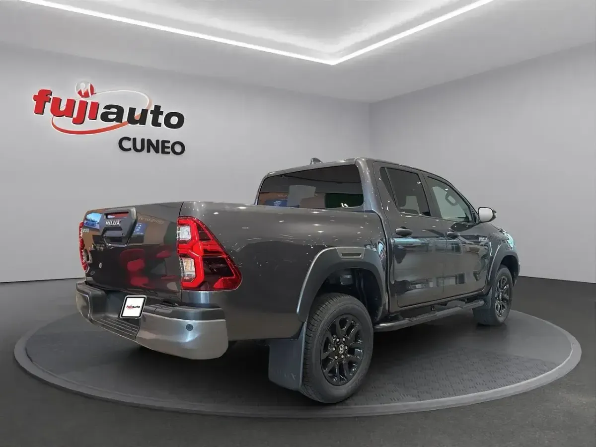 Nuova Toyota HiLux 204 CV (150 kW) 2026 Dark grey met Pick-up