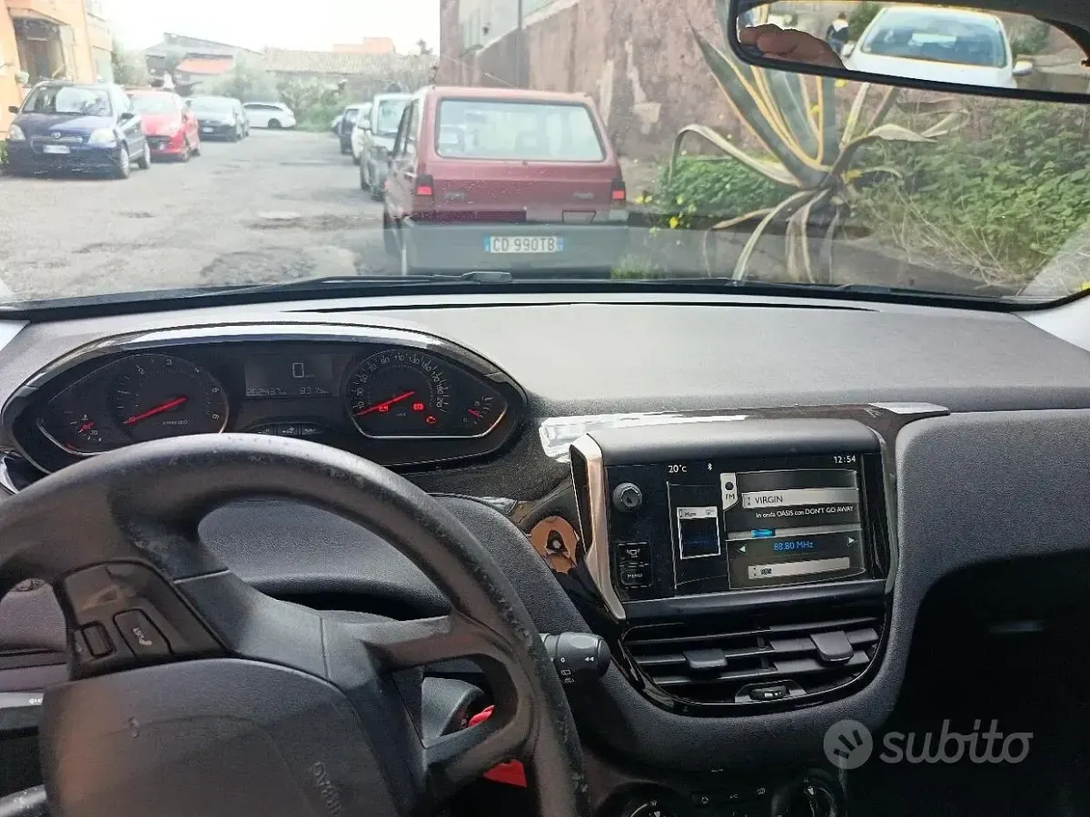 Usata Peugeot 208 68 CV (50 kW) 2014 Utilitaria