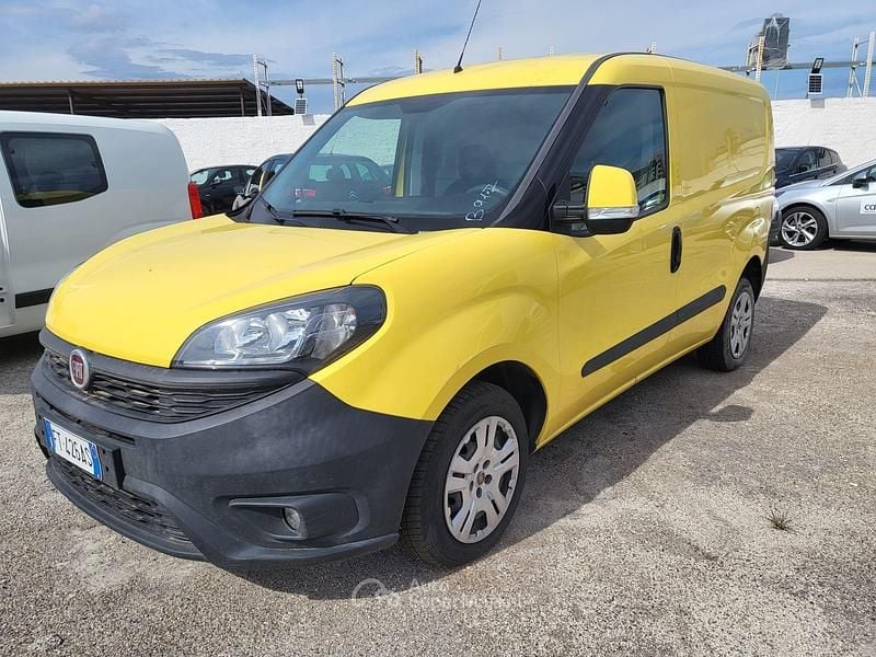 Usata Fiat Doblò 95 CV (69 kW) 2018 Giallo Monovolume
