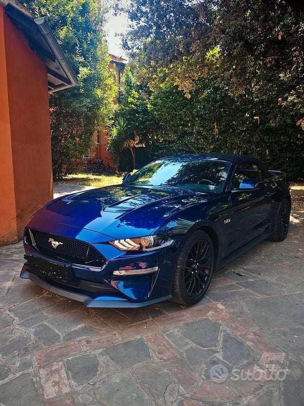 Usata Ford Mustang GT 450 CV (330 kW) 2020 Blu Cabrio