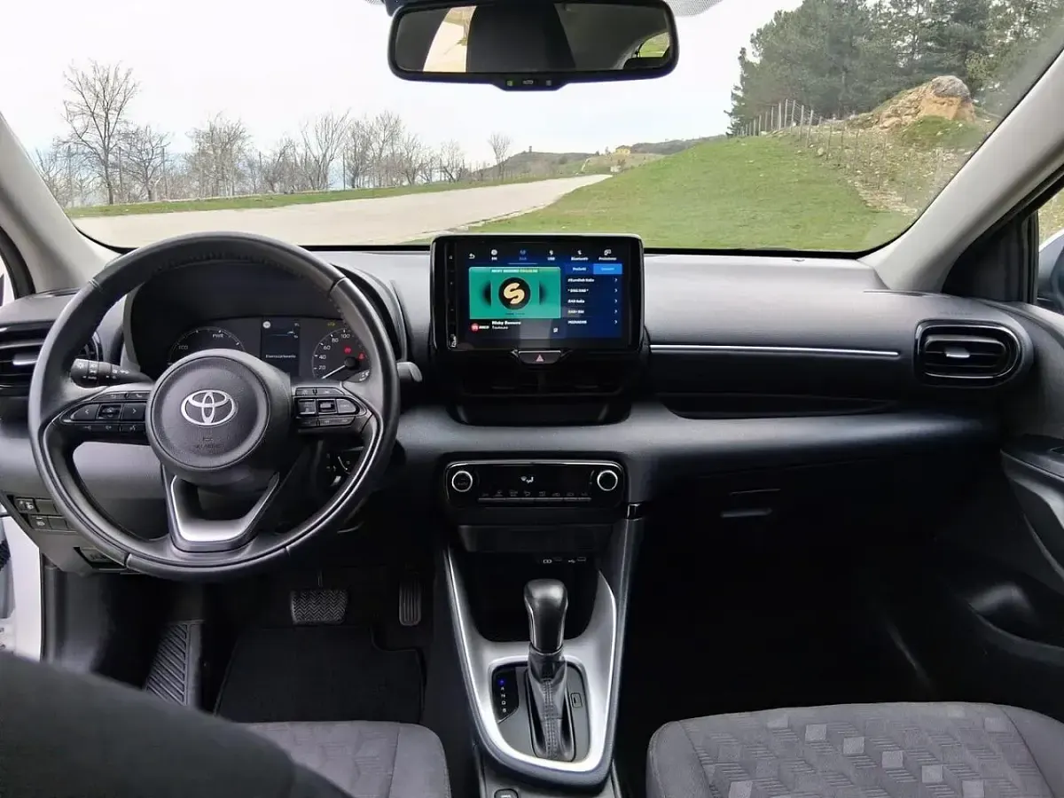 Usata Toyota Yaris Active 92 CV (67 kW) 2025 Bianco Utilitaria