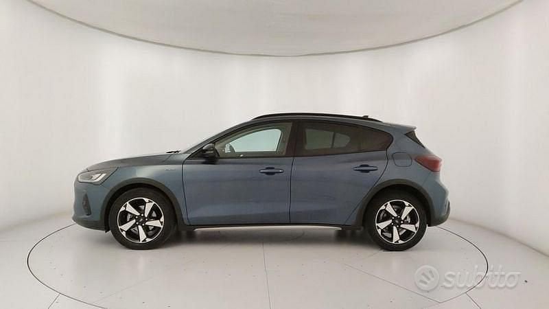 Usata Ford Focus 125 CV (91 kW) 2023 Blu SUV