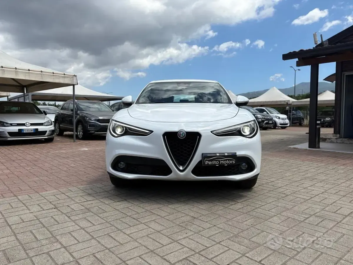 Usata Alfa Romeo Stelvio Business 179 CV (131 kW) 2018 Bianco SUV