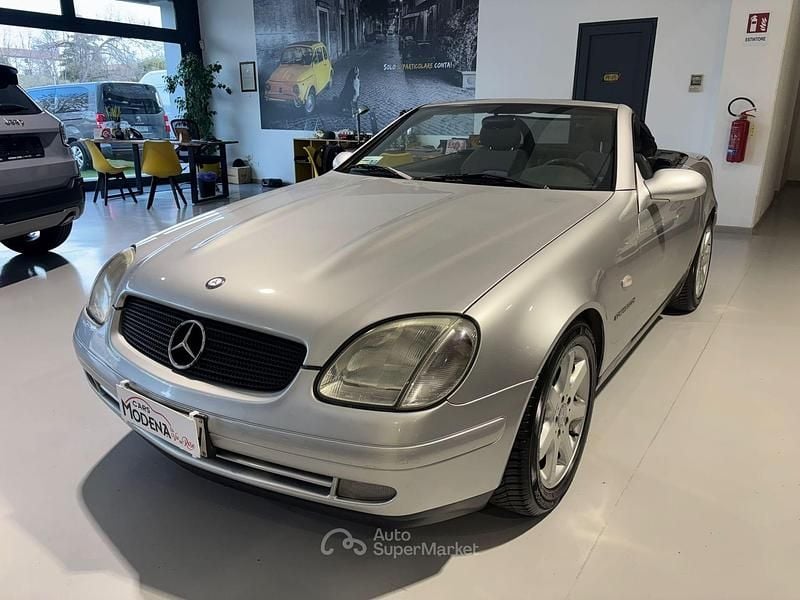 Usata Mercedes SLK200 192 CV (141 kW) 1998 Argento Cabrio