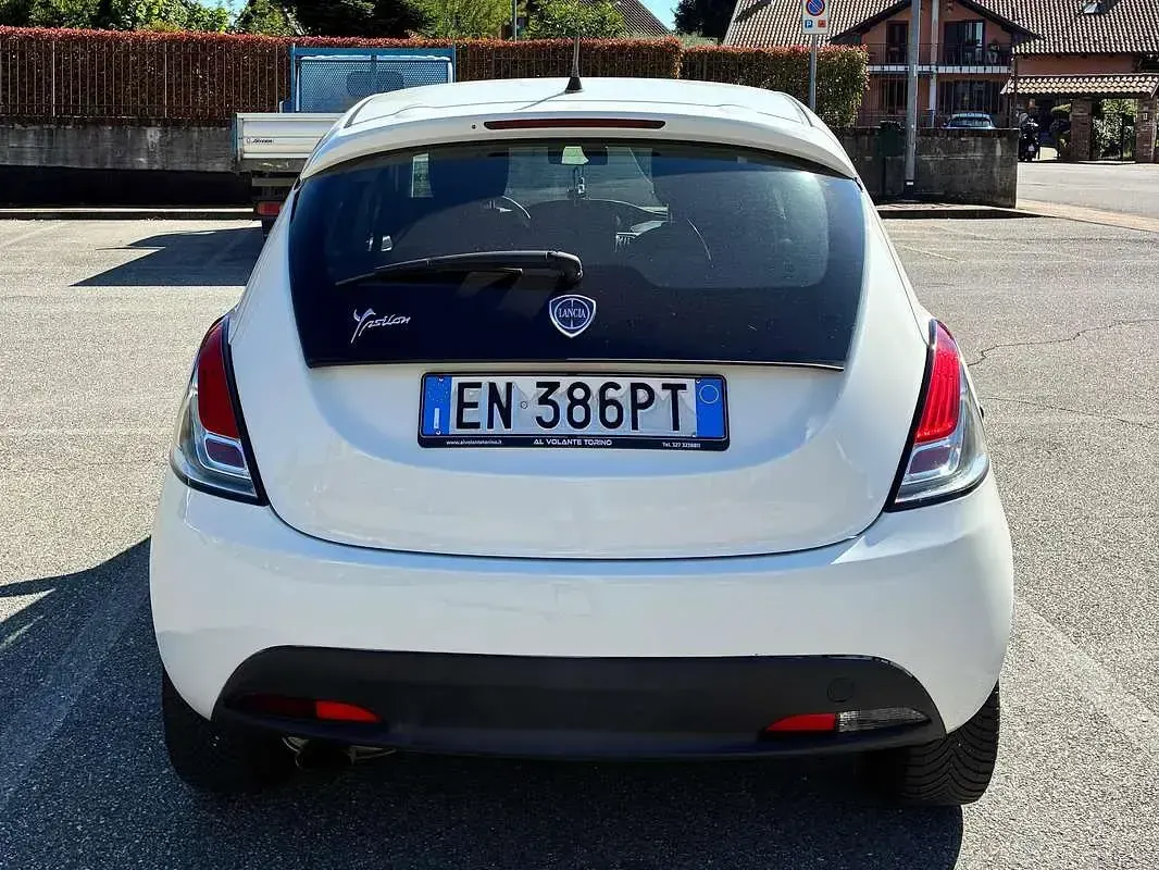 Usata Lancia Ypsilon S 69 CV (50 kW) 2012 Bianco Utilitaria