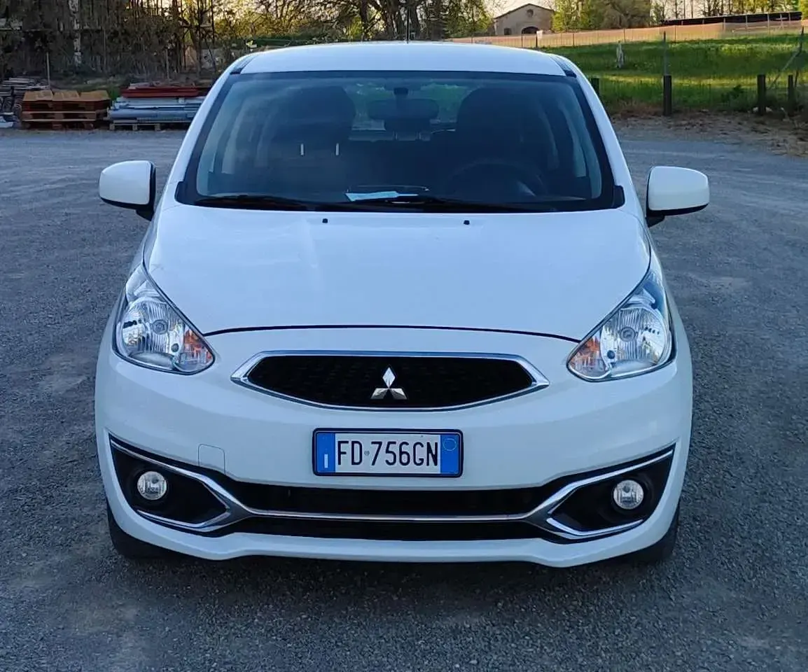 Usata Mitsubishi Space Star Invite 71 CV (52 kW) 2016 Bianco Utilitaria