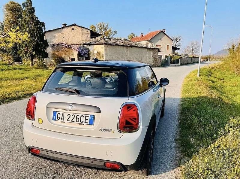 Usata Mini Cooper SE 75 kW (102 CV) 2020 Utilitaria