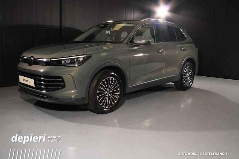 Usata VW Tiguan Elegance 150 CV (110 kW) 2025 Verde SUV