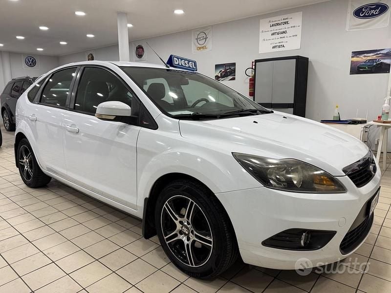Usata Ford Focus 109 CV (80 kW) 2010 Bianco Berlina