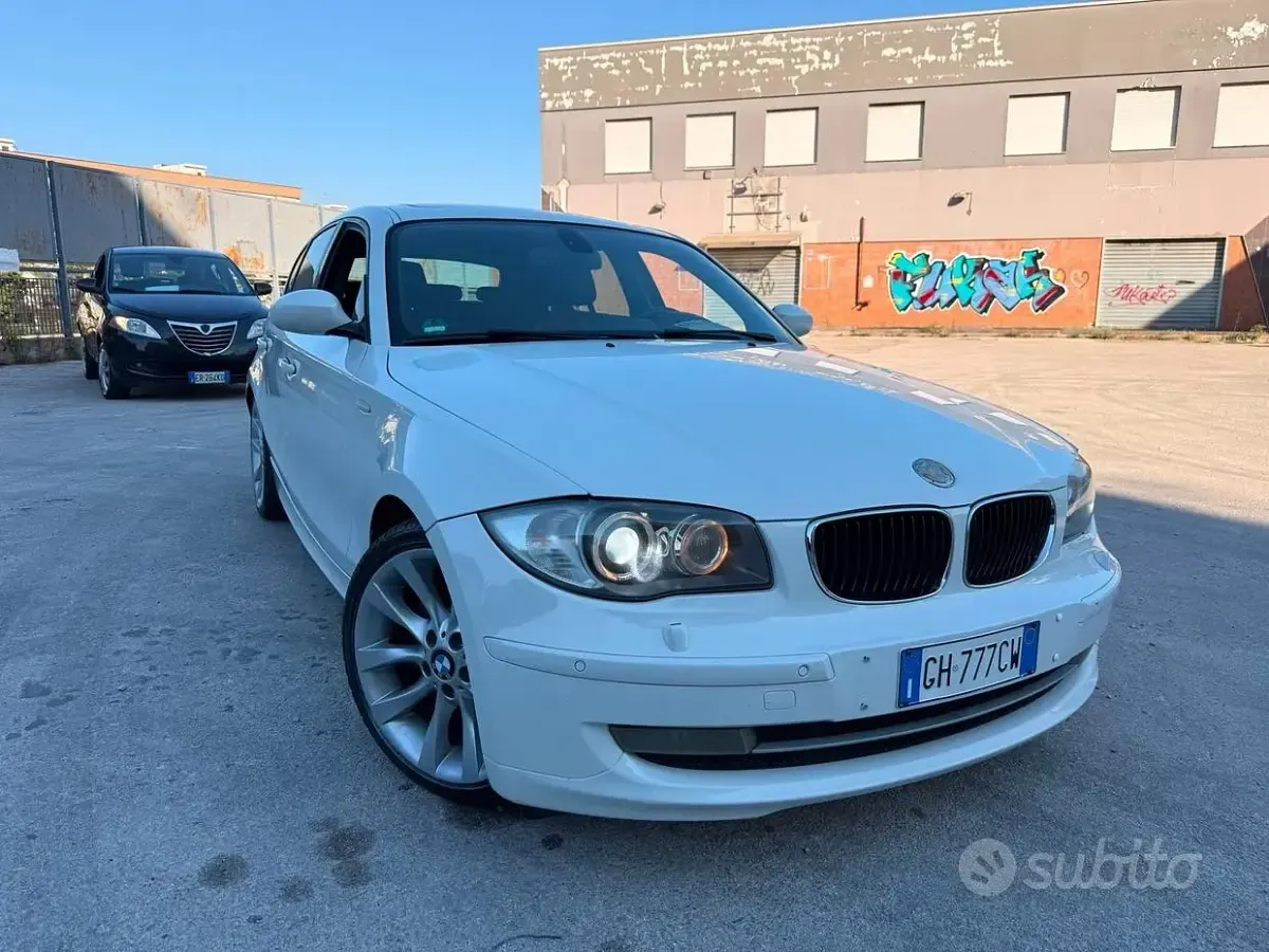 Usata BMW 118 143 CV (105 kW) 2010 Bianco Utilitaria