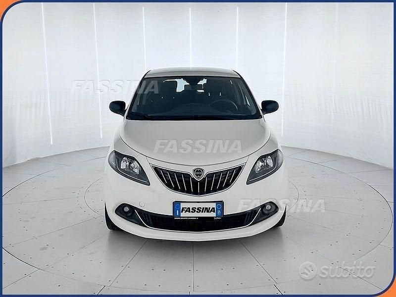 Usata Lancia Ypsilon 70 CV (51 kW) 2024 Bianco Utilitaria
