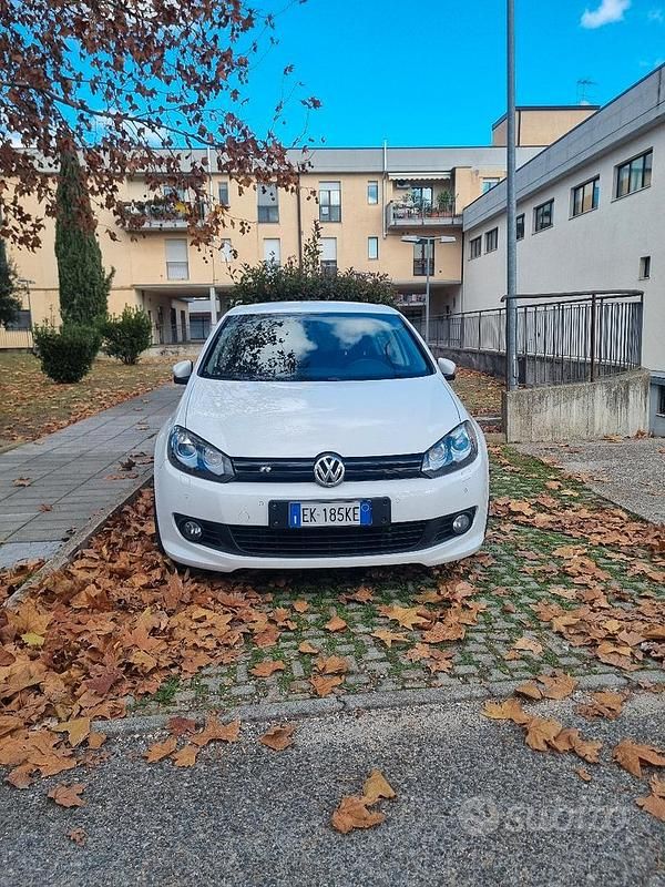 Usata VW Golf VI 140 CV (102 kW) 2011 Bianco Utilitaria