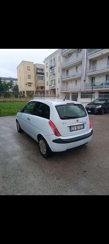 Usata Lancia Ypsilon 70 CV (51 kW) 2005 Utilitaria