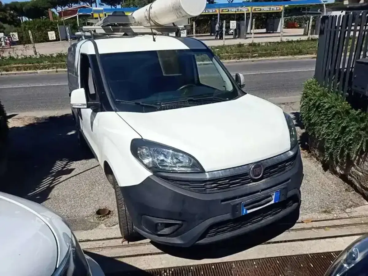 Usata Fiat Doblò Lounge 120 CV (88 kW) 2019 Bianco Monovolume