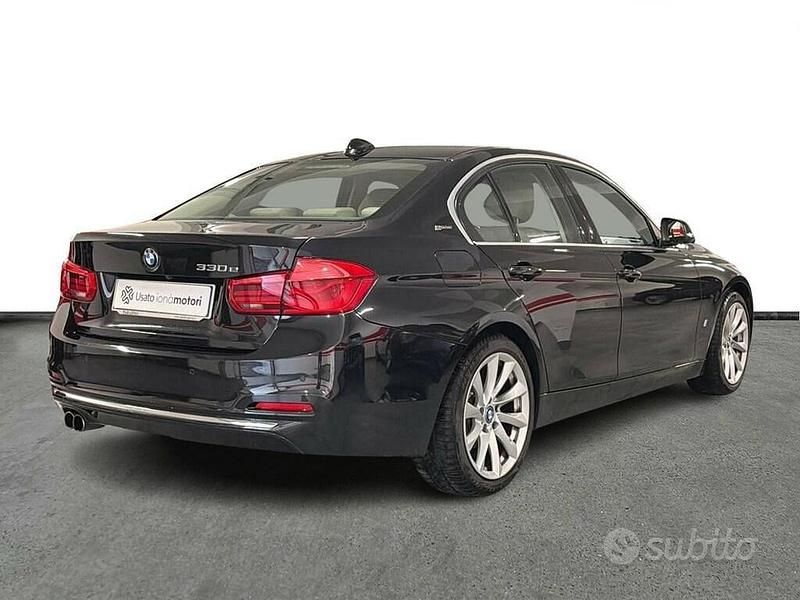 Usata BMW 330e Advantage 252 CV (185 kW) 2017 Blu Berlina