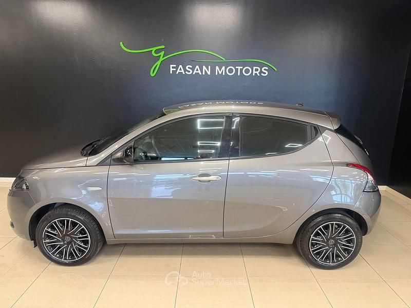 Usata Lancia Ypsilon Silver 69 CV (50 kW) 2022 Grigio pietra metallizzato Utilitaria