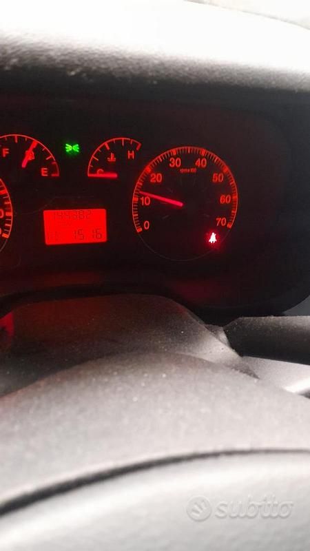 Blu Usata 2006 Fiat Grande Punto Due volumi | 2700 € (Buon prezzo) - Immagine 1/4